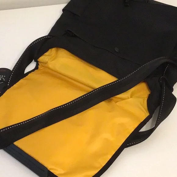 TUMI messenger laptop iPad travel messenger bag unisex Like New